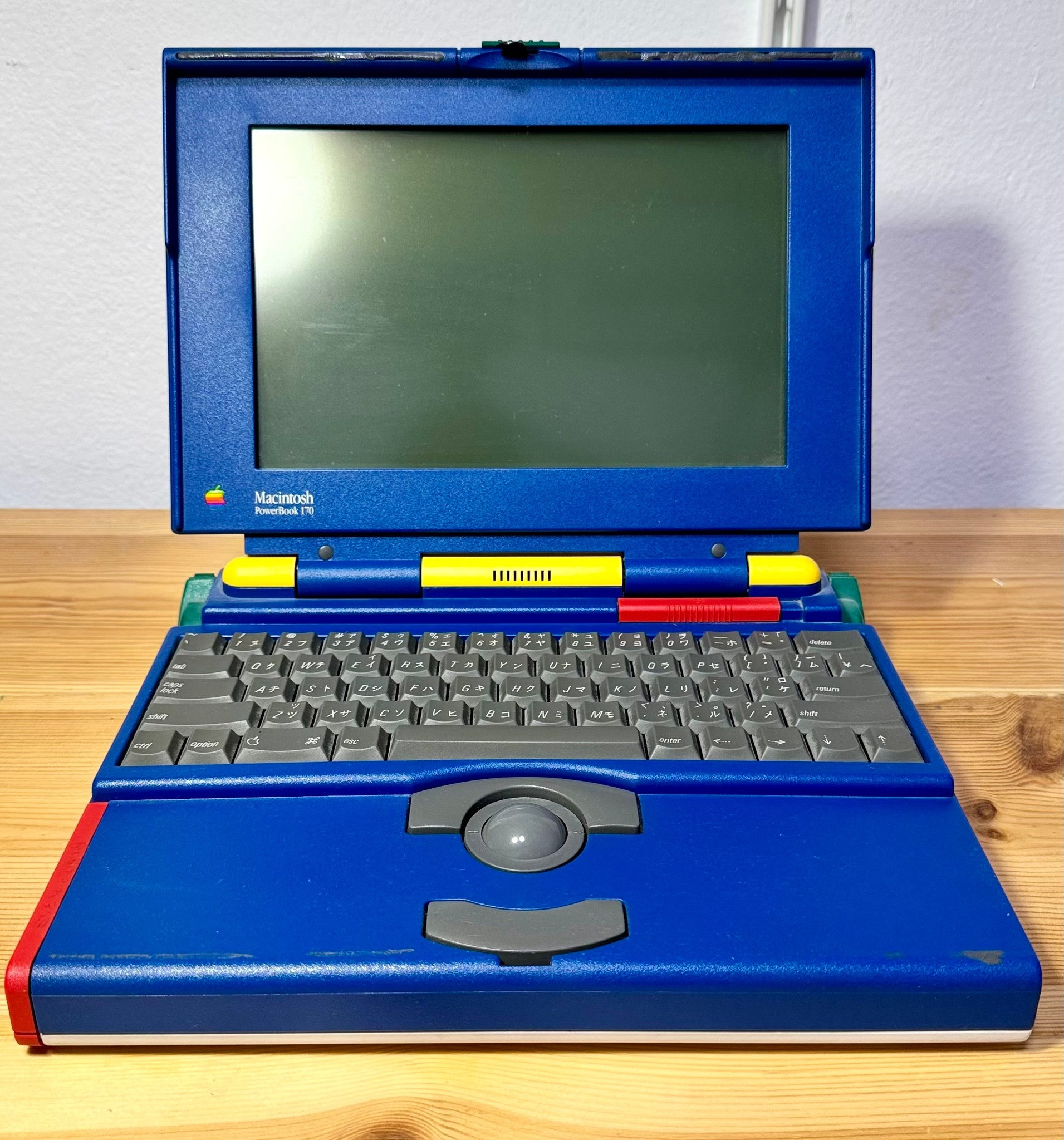 Apple Macintosh PowerBook 170 1
