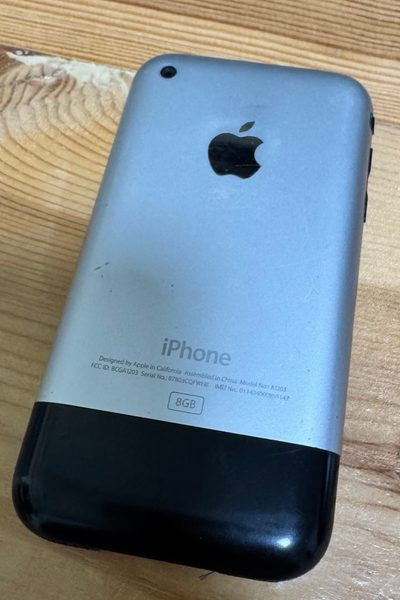 Apple iPhone 8GB (A1203)