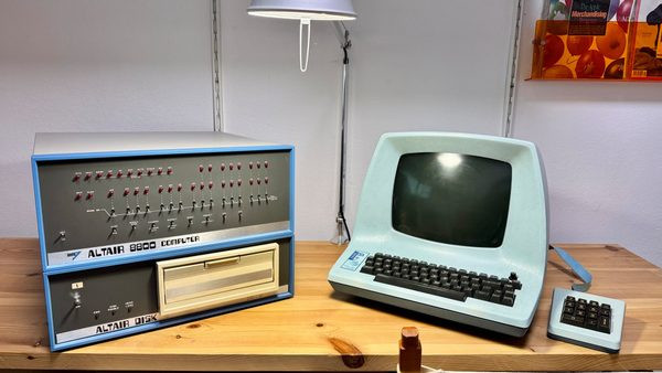 MITS Altair 8800 Computer